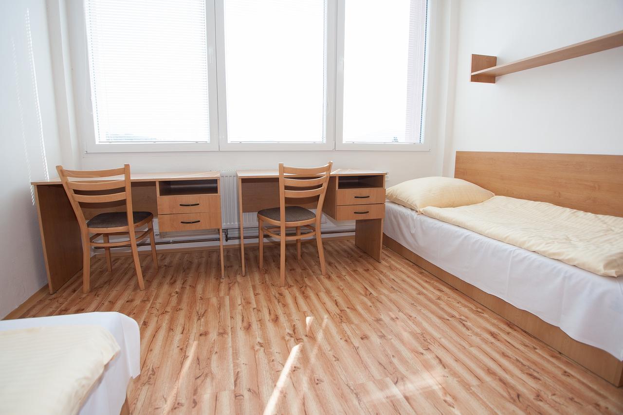 Koleje Ujep Hostel Ústí nad Labem Buitenkant foto